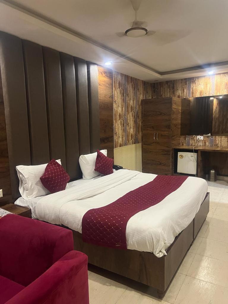 Hotel Hanuwant Palace Ню Делхи Екстериор снимка